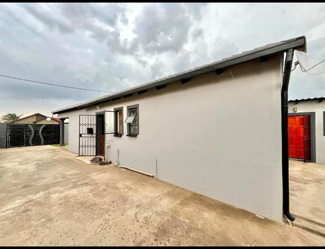 3 BEDROOM HOUSE FOR SALE IN VOSLOORUS